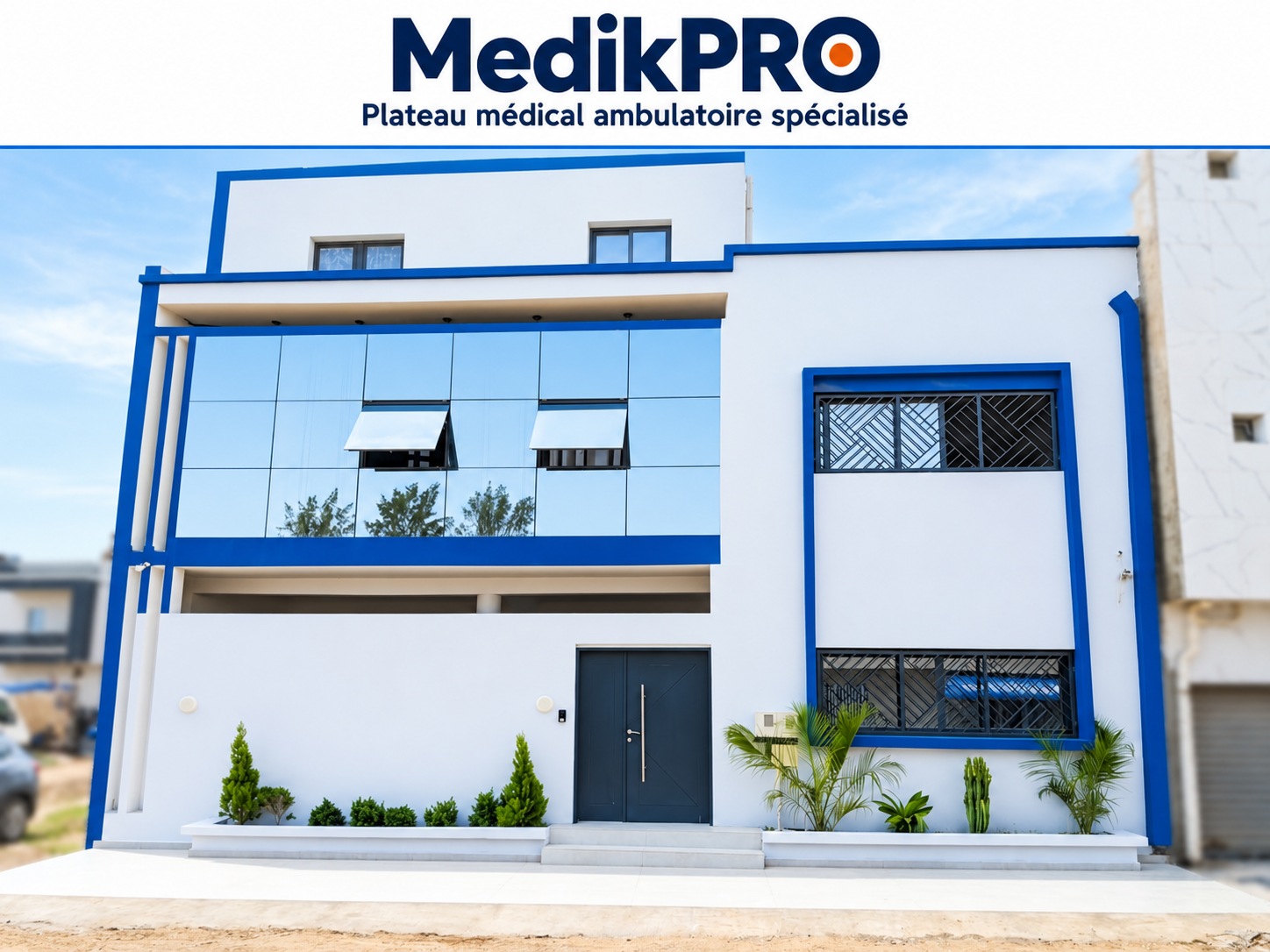 Façade du Centre médical MedikPRO et porte d’entrée